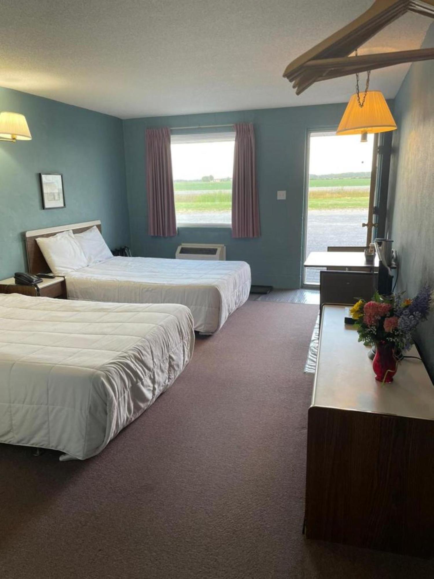 Earlton Motel Ngoại thất bức ảnh
